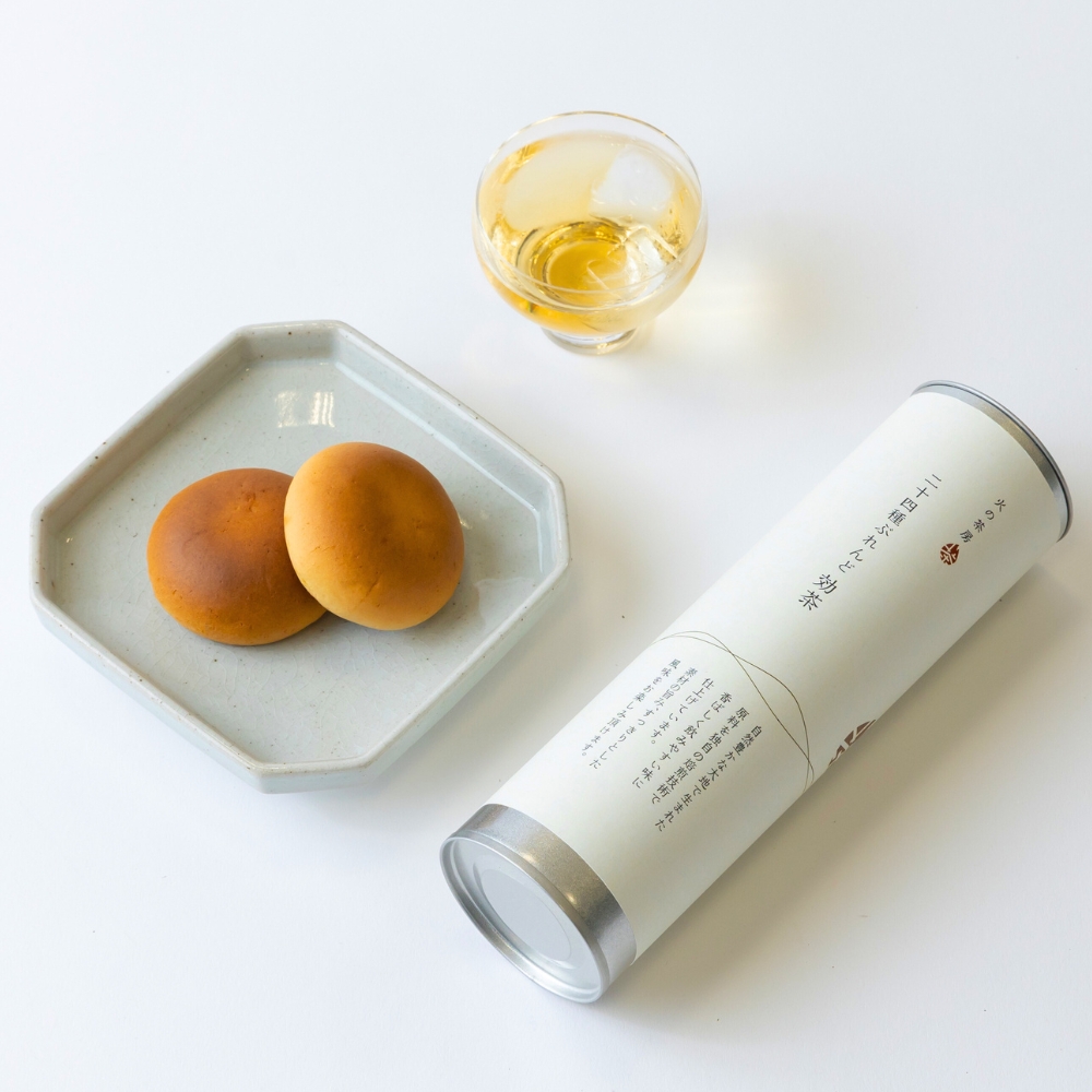二十四種ぶれんど効茶とほうじ茶まんじゅう